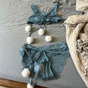 MAKE AN OFFER Mentionables lingere